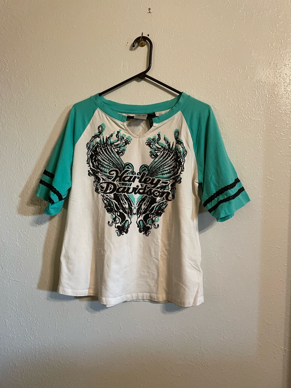 Harley-Davidson White and Teal Raglan Wing Graphic Tee